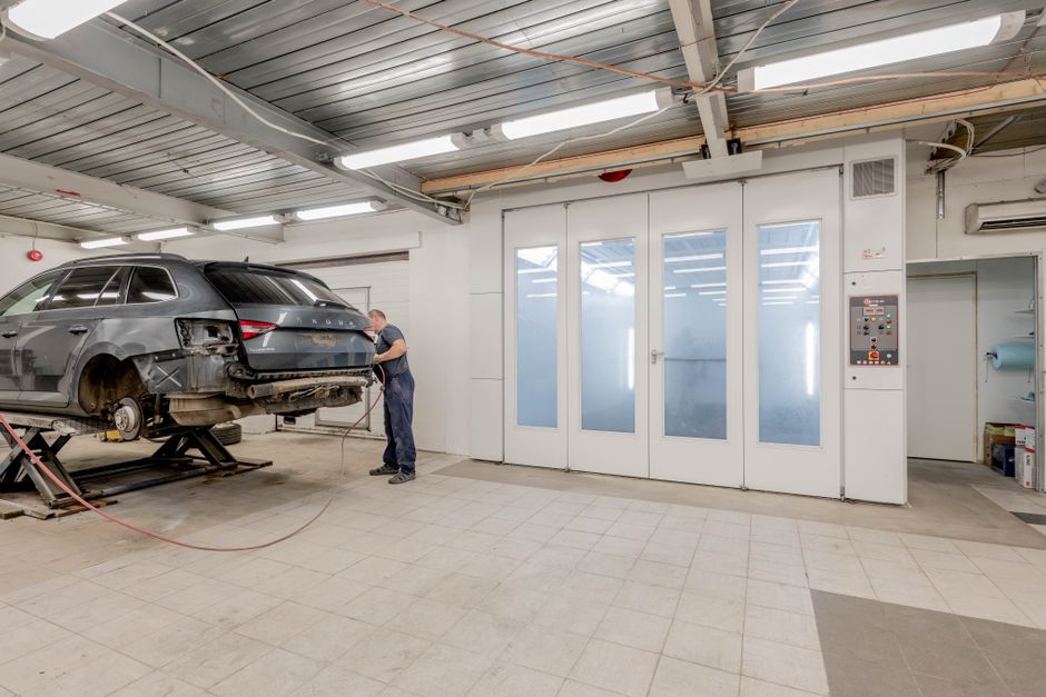 auto body repair shop